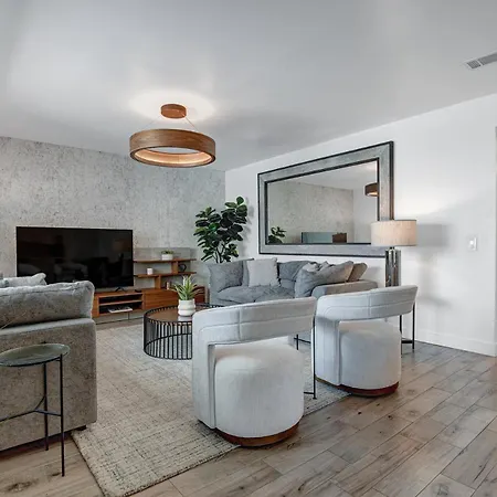 Palm Canyon Modern Bungalow
